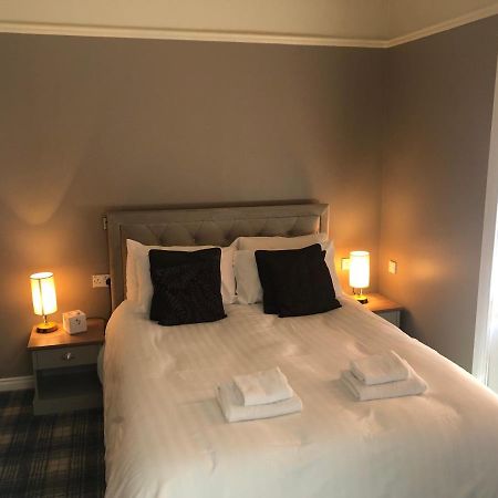 The Spinnaker Hotel Гурок Экстерьер фото