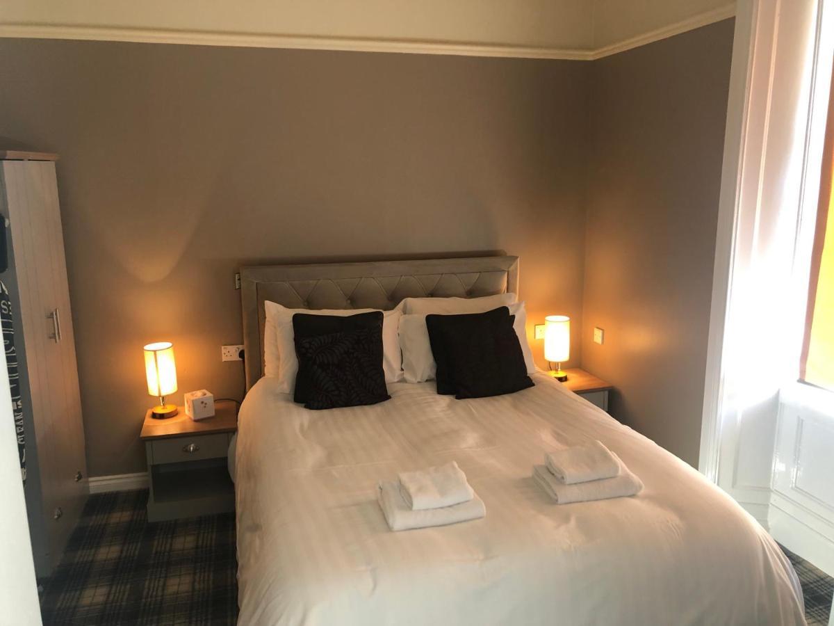 The Spinnaker Hotel Гурок Экстерьер фото