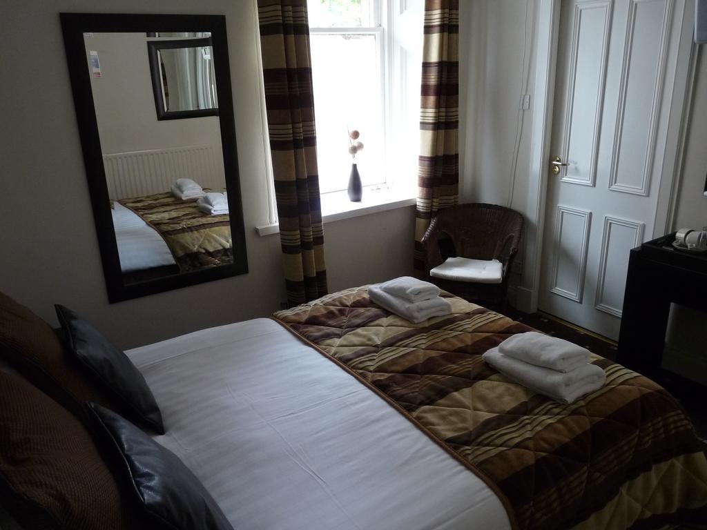 The Spinnaker Hotel Гурок Номер фото