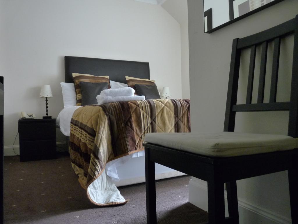 The Spinnaker Hotel Гурок Номер фото